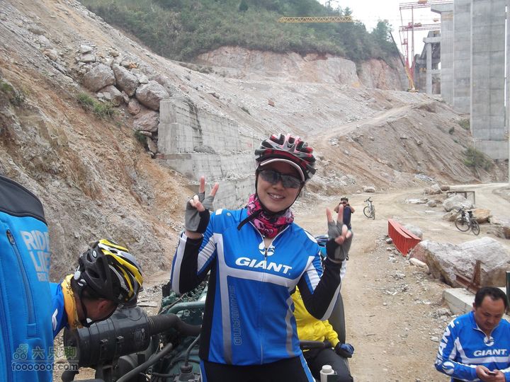 扶志猛洞河羊峰石堤环线冰雪的镜头感还是那么强