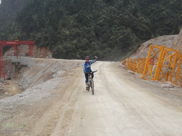 扶志猛洞河羊峰石堤环线冰雪