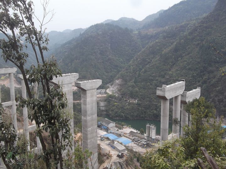 扶志猛洞河羊峰石堤环线桥墩