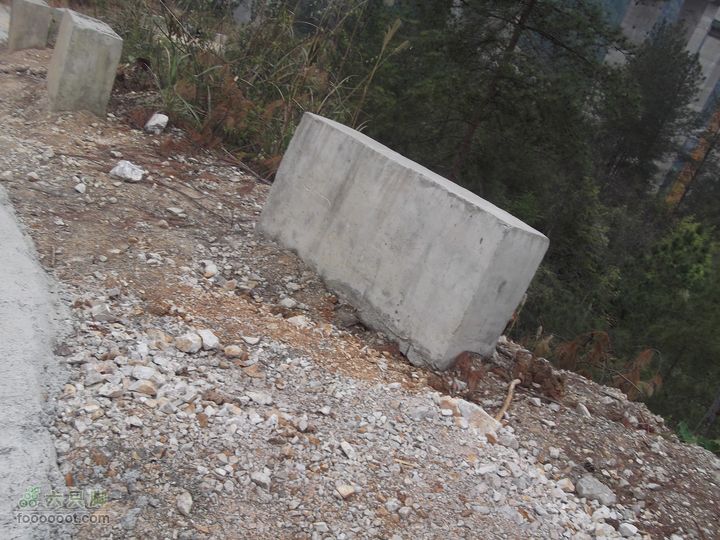 扶志猛洞河羊峰石堤环线坡太陡了