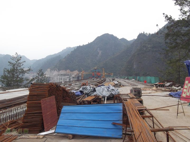 扶志猛洞河羊峰石堤环线终于上到高速路上了
