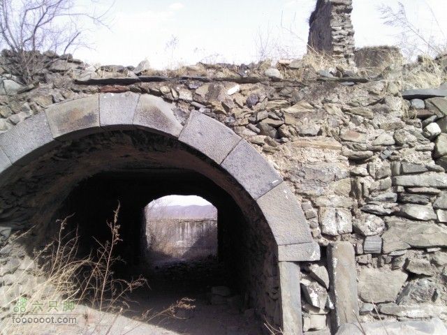 韭园-小狗之家-圈门看山花烂漫人去楼空