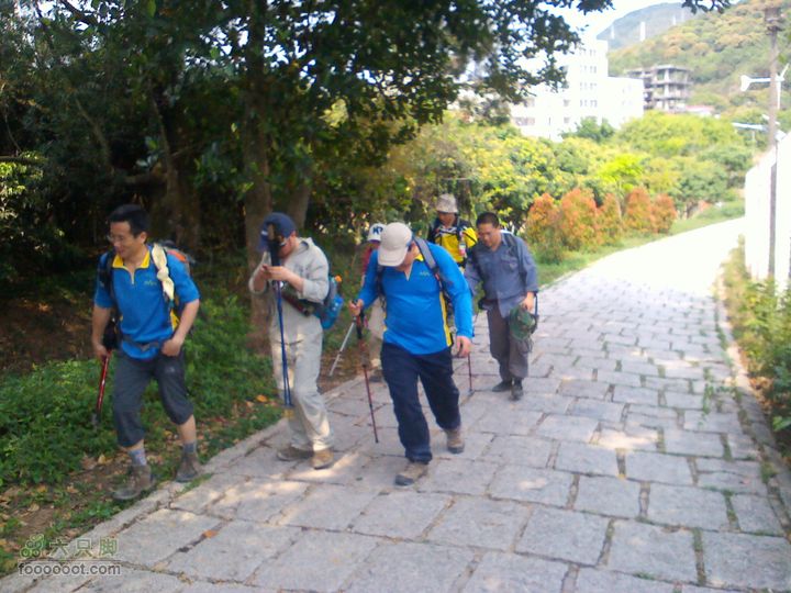 20120415-深驴-莫言-羊台山-梅林-塘朗山其余的8人继续走石板路