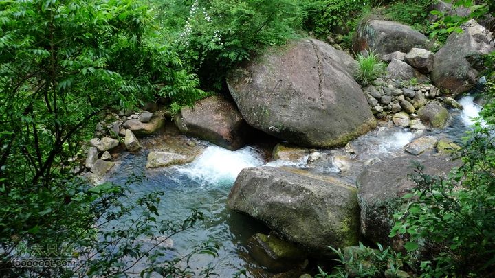 盘古楼尖穿越(桐岭-岷岗)岷岗的溪流
