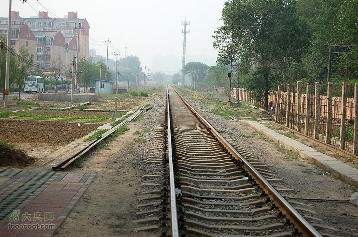 通州大运河森林公园两岸徒步过了铁道，就可以坐668回国贸。