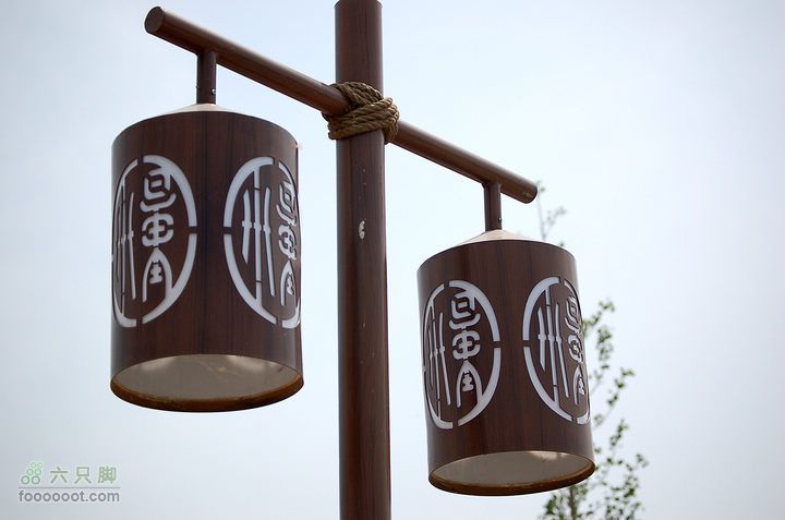 通州大运河森林公园两岸徒步仿古路灯