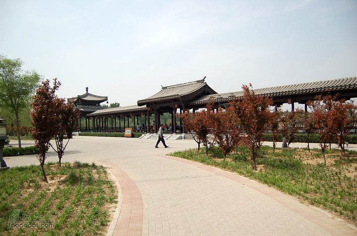 通州大运河森林公园两岸徒步午餐的长亭，休息