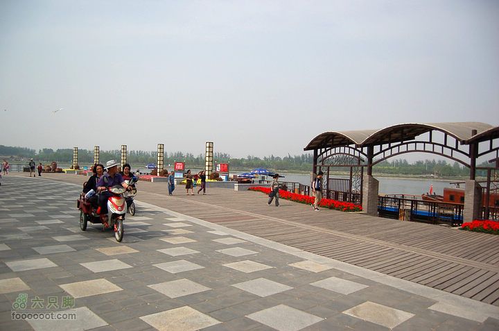 通州大运河森林公园两岸徒步河西的码头