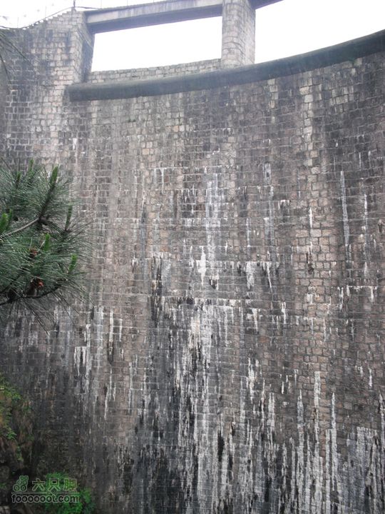 天台龙穿峡-观音洞-琼台仙谷穿越水库大坝，很特别