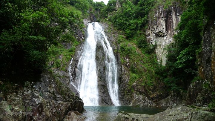 谷庄峡谷穿越全程最大的瀑布，尚未命名，姑且称之为谷庄瀑布。