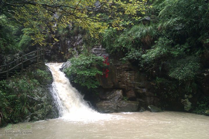 福州 雨中的森林公园龙潭