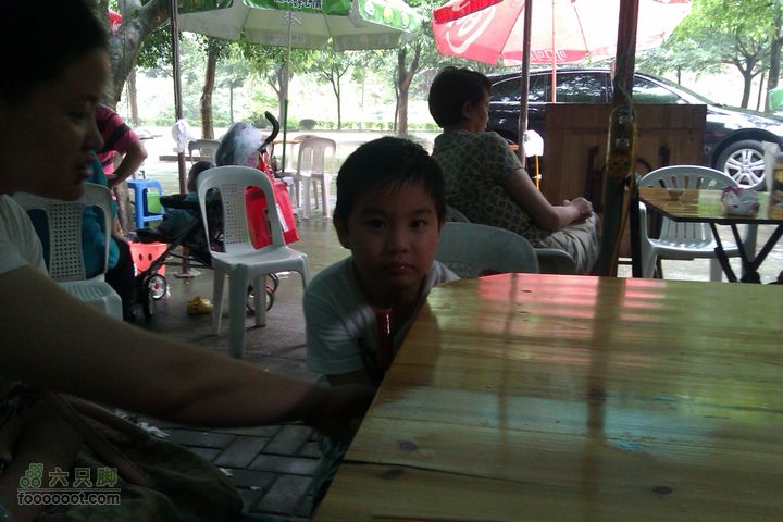 福州 雨中的森林公园休息处