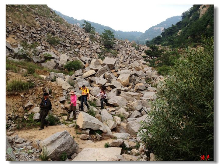 鲁山枣树峪-游客中心-上小峰村开采后的河滩