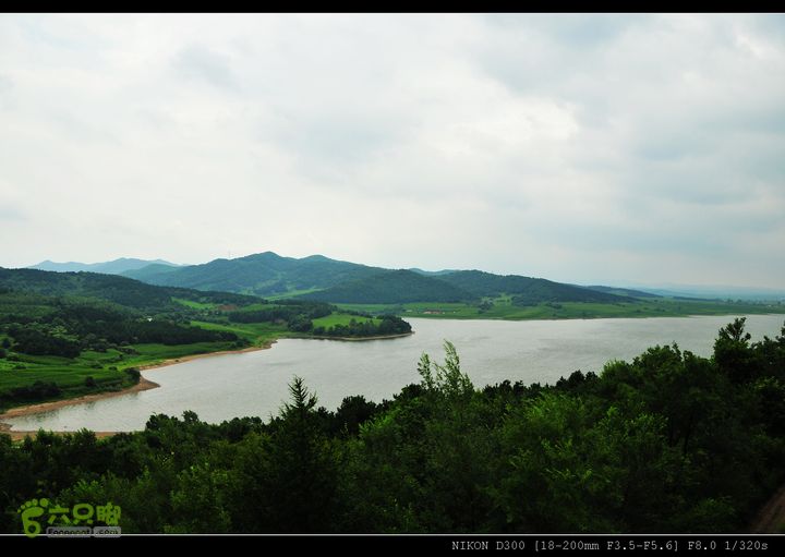 20120806东北镜泊湖、长白山、鸭绿江自驾城下是转山湖水库~东北的夏天满眼的绿色，山青林密、庄稼茂盛，是块沃土