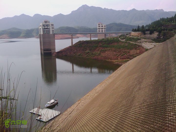 则黑毡帽山云龙水库