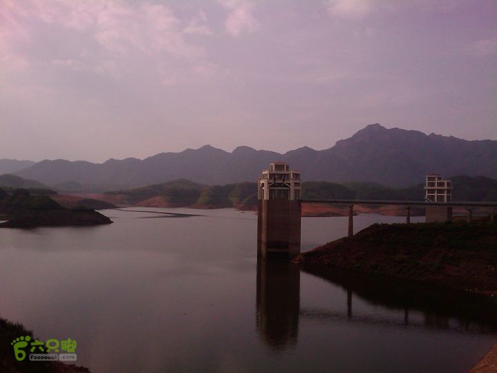 则黑毡帽山云龙水库