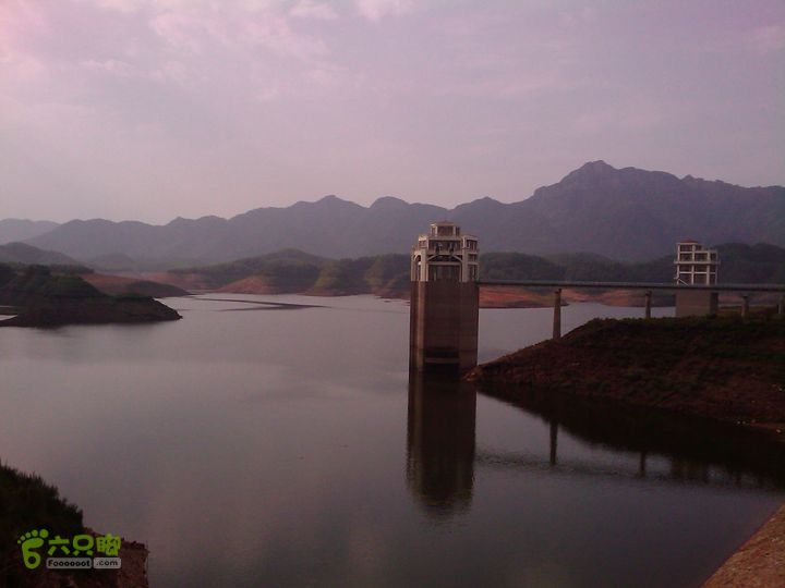 则黑毡帽山云龙水库