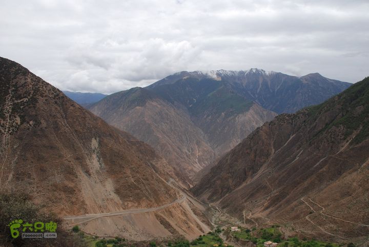 318国道川藏南线成都至拉萨险峻的觉巴山