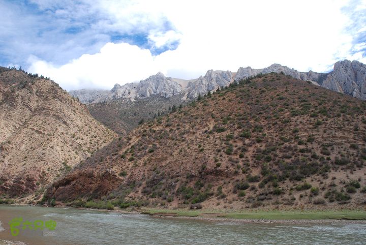 318国道川藏南线成都至拉萨邦达附近的山