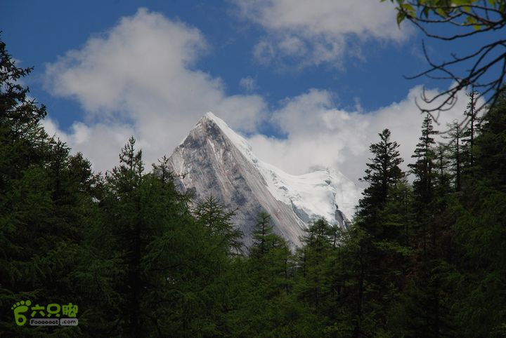 2012年5月30日稻城亚丁徒步初见夏诺多吉雪山