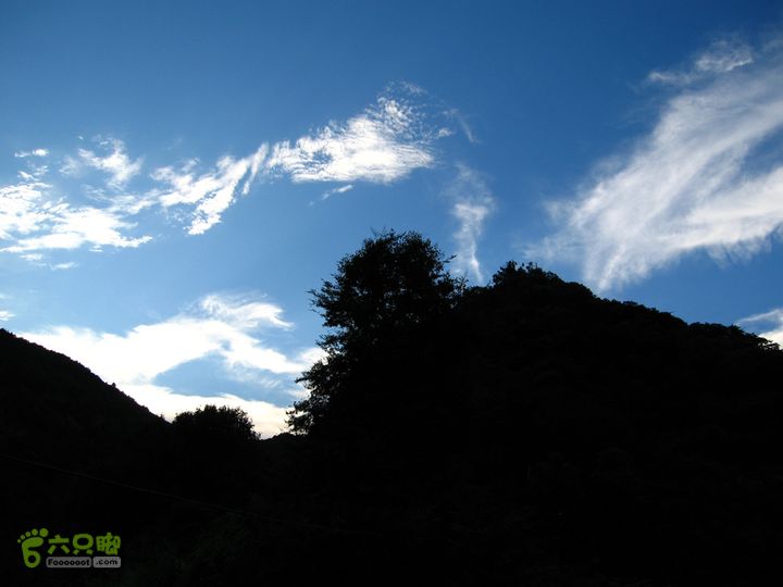 赤星村-昇山寺-叶洋-岭头-(龙潭)-森林公园南门揽碧亭上看西北方向的山影