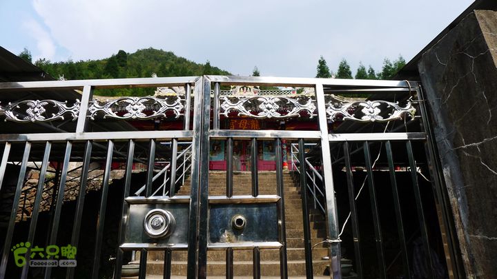 麻芝川_石垟_龙娘山_东山大门紧闭的龙母宫