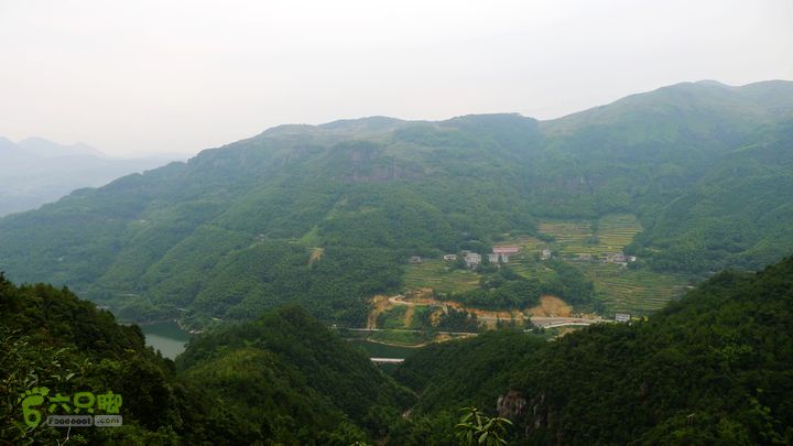 麻芝川_石垟_龙娘山_东山面朝水库的村庄和梯田