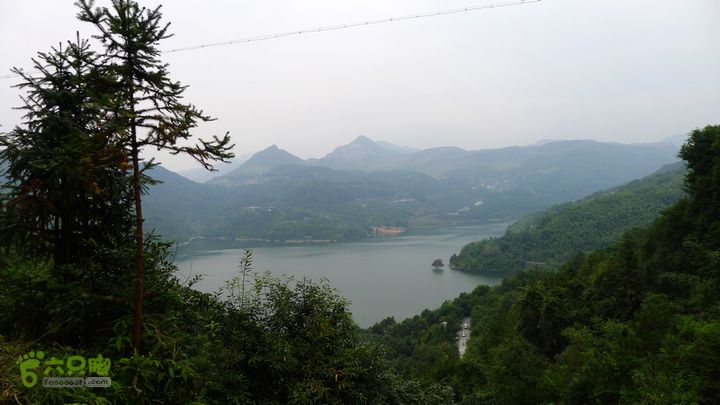 麻芝川_石垟_龙娘山_东山在盘山公路上走累了，跪求搭车！