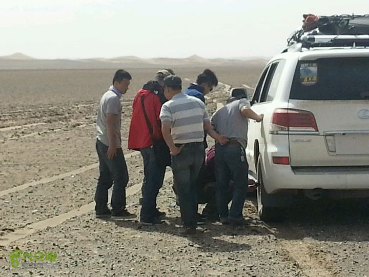 贵阳-新疆在沙漠行车要先把轮胎放气哦