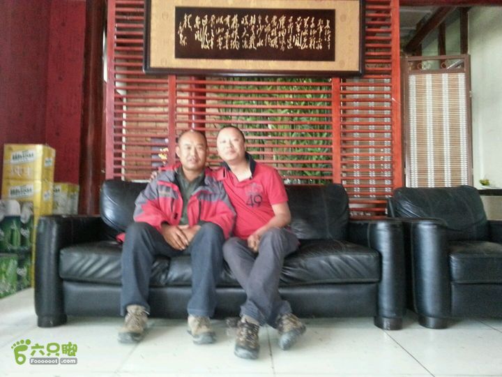 贵阳-新疆和导游合影留念