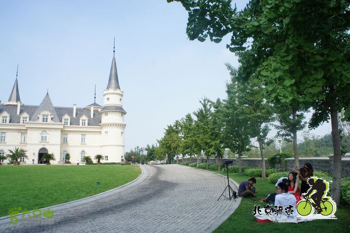 北京骑迹50 寻元代番字石刻  访北京水源地密云水库在酒庄拍摄婚纱照的新人