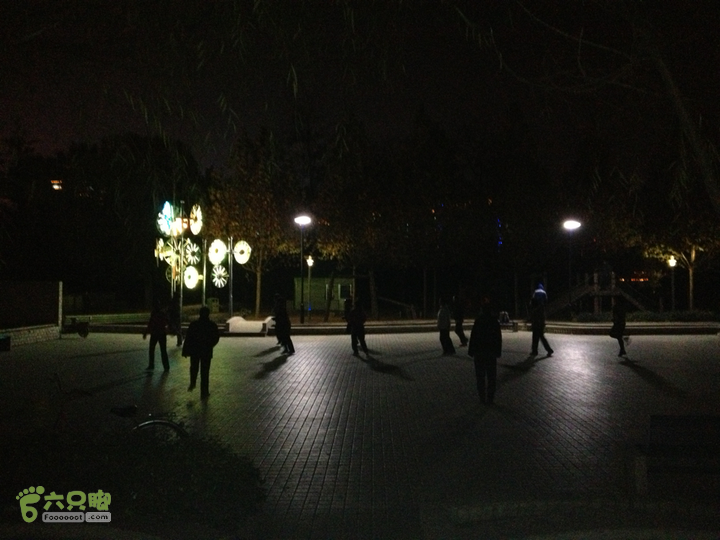 人民公园夜景健身操