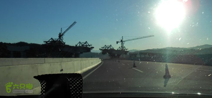 长春至北京 2012十一行这里是正在建设中的承德--双峰寺立交桥。