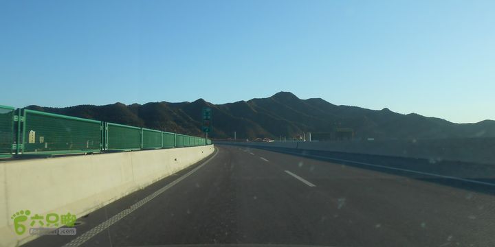 长春至北京 2012十一行右侧的平原就是承德市了。