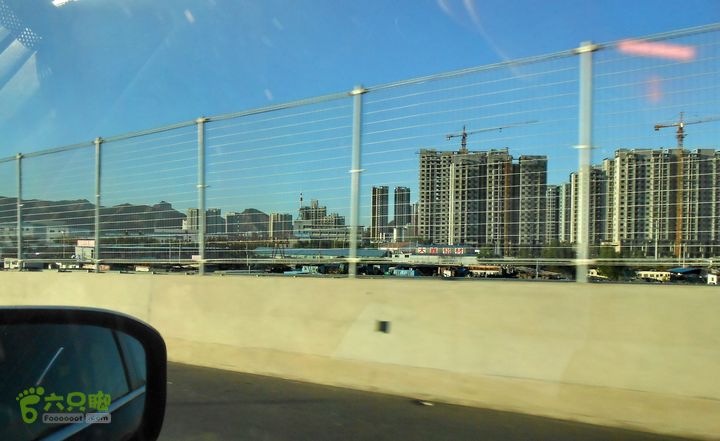 长春至北京 2012十一行看到了承德市区的南部