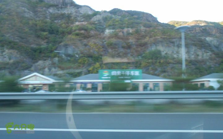 长春至北京 2012十一行这里仅称为“停车区” -- 闫营子停车区