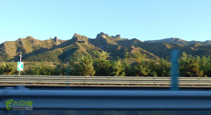 长春至北京 2012十一行进入山区了。 从这里至北京这段， 地势险峻。开车要慢行。