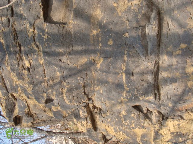 博山正觉寺 黑色的岩石