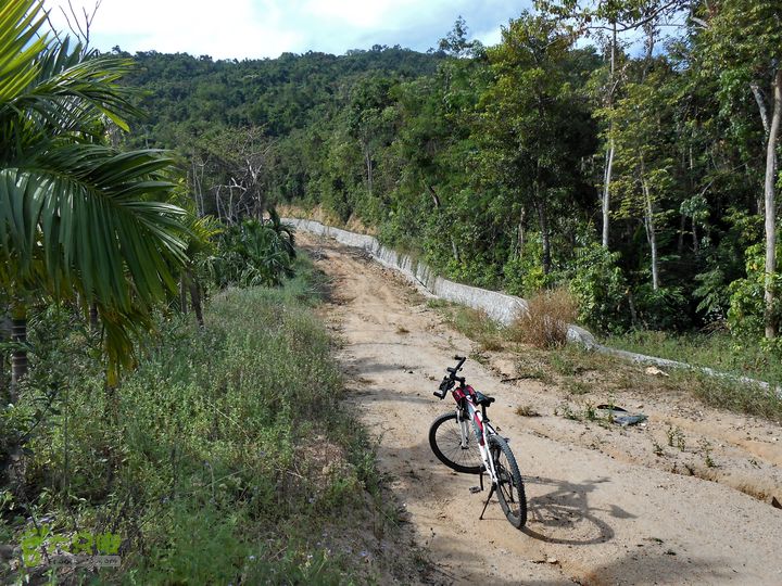 20130105--三亚福万岭山地骑行--大坡度碎石路DSCN2959