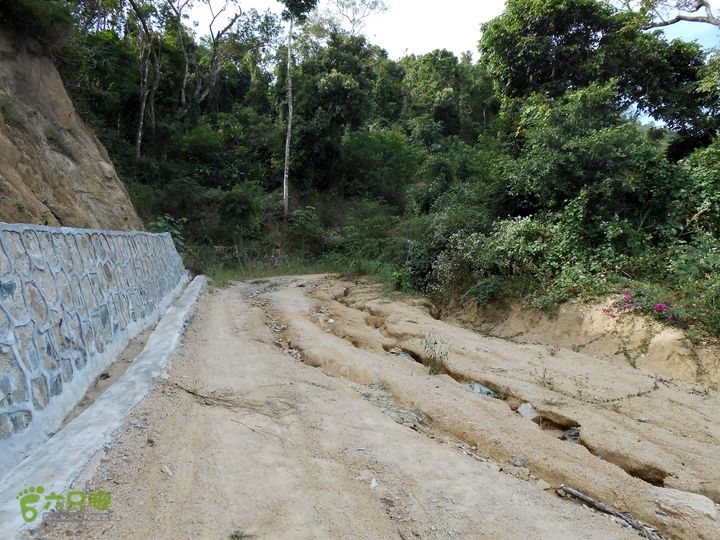 20130105--三亚福万岭山地骑行--大坡度碎石路DSCN2970