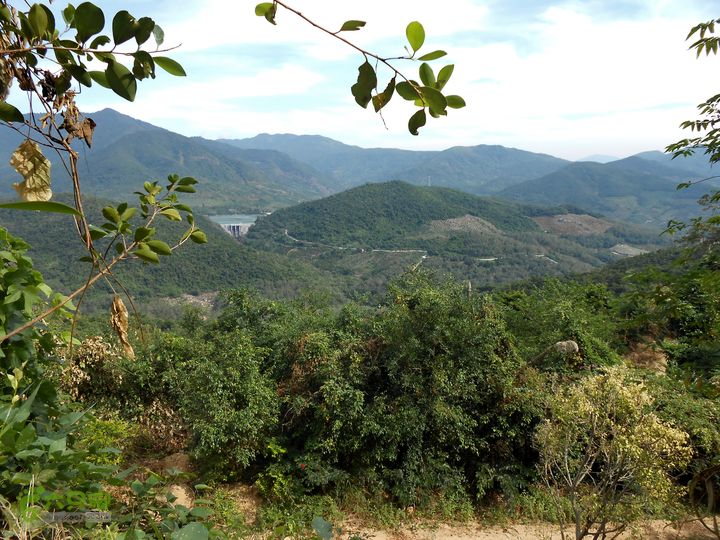 20130105--三亚福万岭山地骑行--大坡度碎石路福万水库