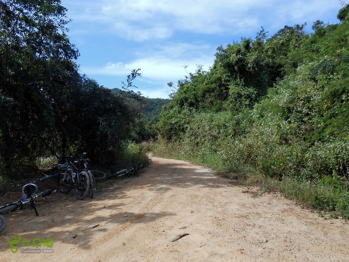 20130105--三亚福万岭山地骑行--大坡度碎石路DSCN2980