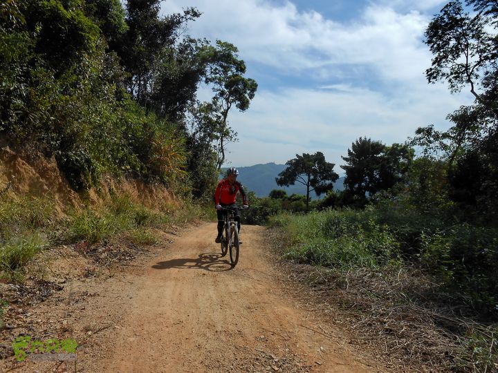 20130105--三亚福万岭山地骑行--大坡度碎石路DSCN2985
