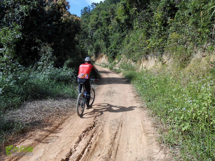 20130105--三亚福万岭山地骑行--大坡度碎石路DSCN2987