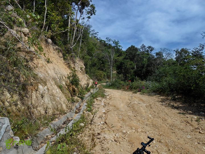 20130105--三亚福万岭山地骑行--大坡度碎石路DSCN2990