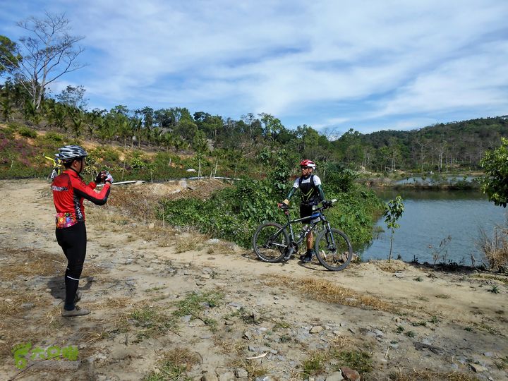 20130105--三亚福万岭山地骑行--大坡度碎石路DSCN2997