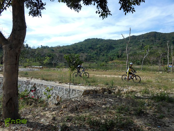20130105--三亚福万岭山地骑行--大坡度碎石路DSCN3013