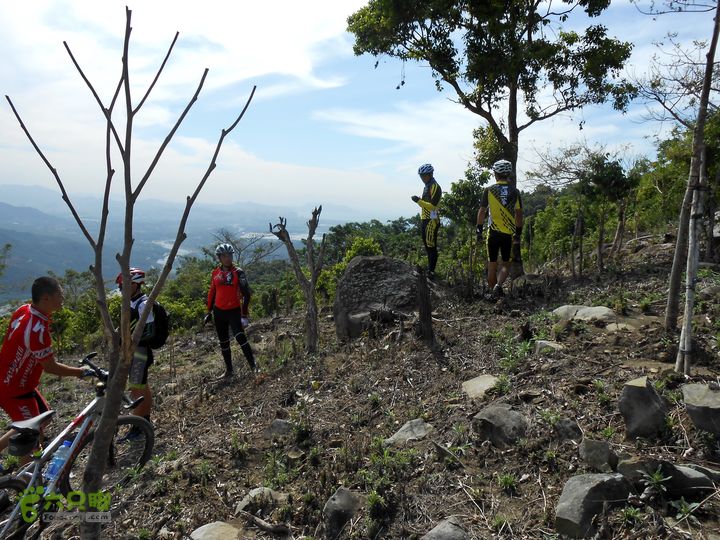 20130105--三亚福万岭山地骑行--大坡度碎石路DSCN3011