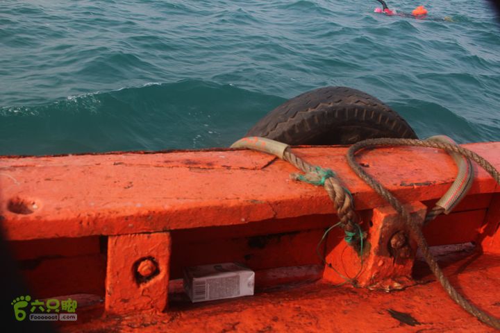 20130402--三亚横渡西岛（老人游泳队）成功登陆！IMG_4488