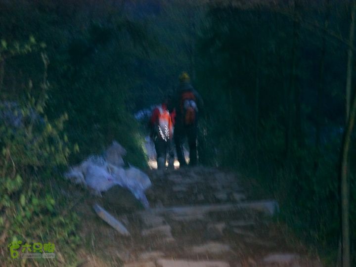 湖州安吉东西天目一日七尖极限徒步穿越～湖州暴走军团下山台阶路